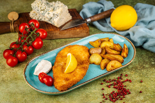  Шницель куриный с соусом Блю-чиз 